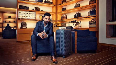 virat kohli travelling gear.